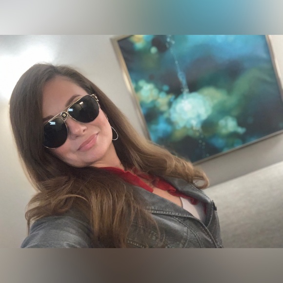 Meet your Posher, Misty - Picture 2 of 6